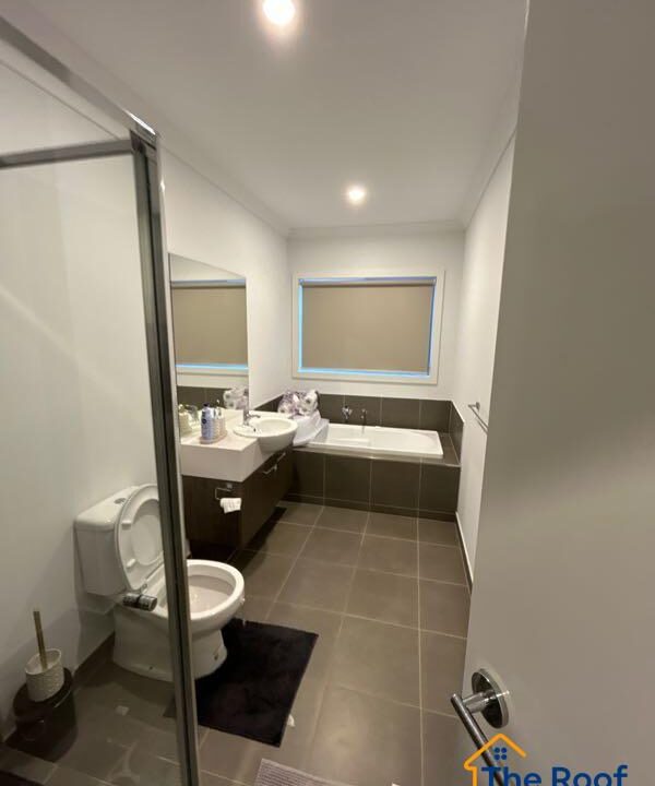 95552274__1720140311-95552274__1718848318-54964-MainBathroomOverall1of4