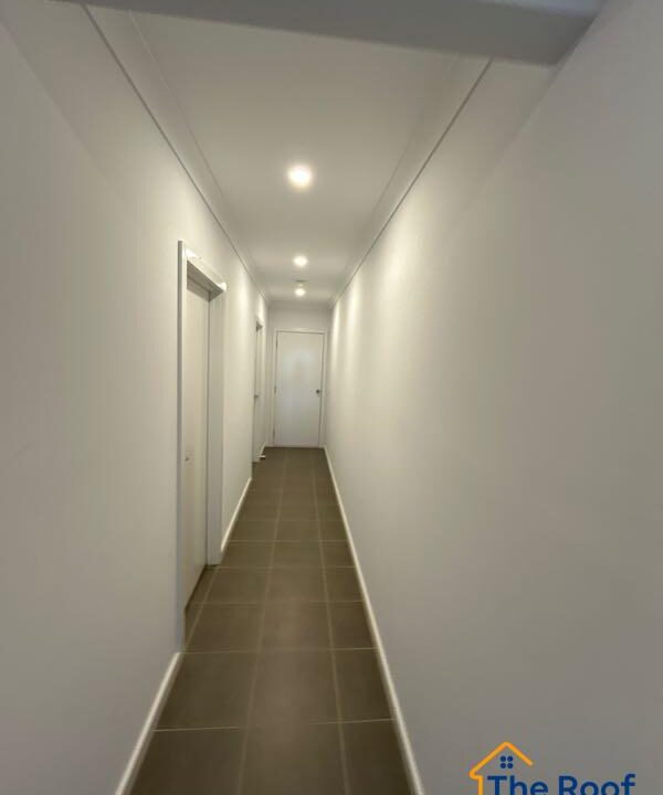 95552284__1720140311-95552284__1718848321-55116-EntranceHallOverall2of2