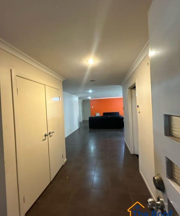 186523618__1770771005-186523618__1770770591-52315-EntranceHallOverall1of3