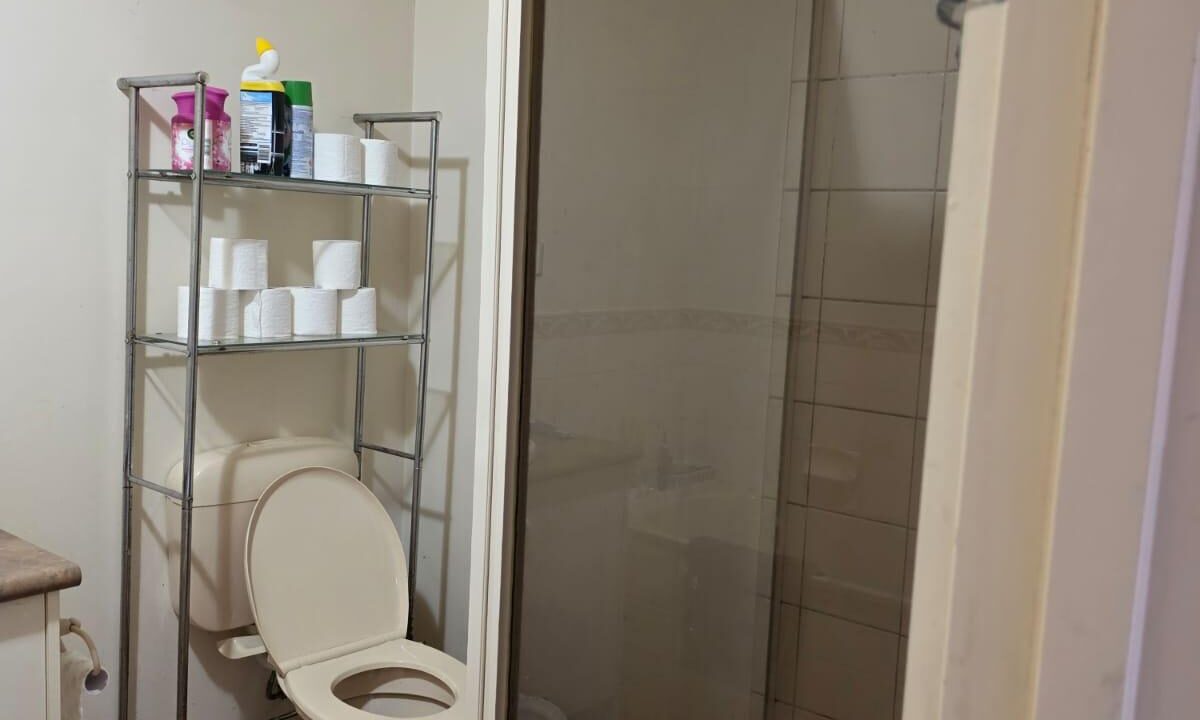 187542300__1771324339-187542059__1771323867-127130-Shower