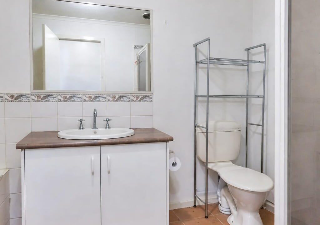 187542626__1771325477-187542619__1771325457-130248-Bathromm1