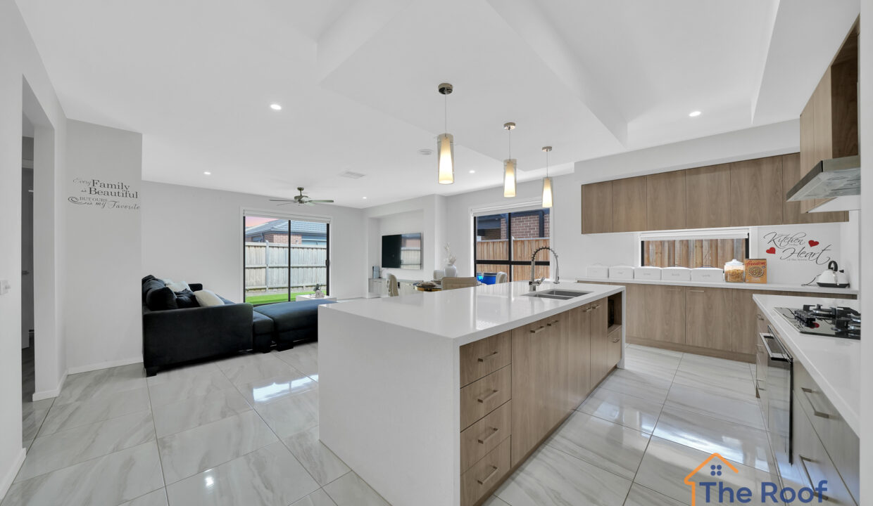 136601086__1740104245-145567-09