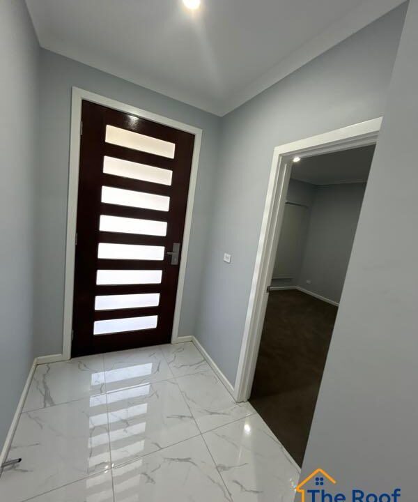 151107673__1749626720-151107643__1749626676-84929-EntranceHallOverall11of41