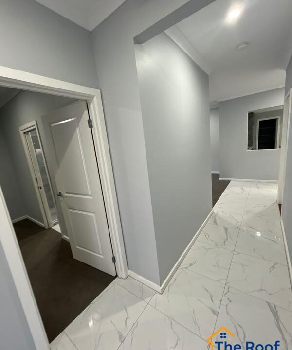 151107674__1749626720-151107642__1749626675-85254-EntranceHallOverall14of41