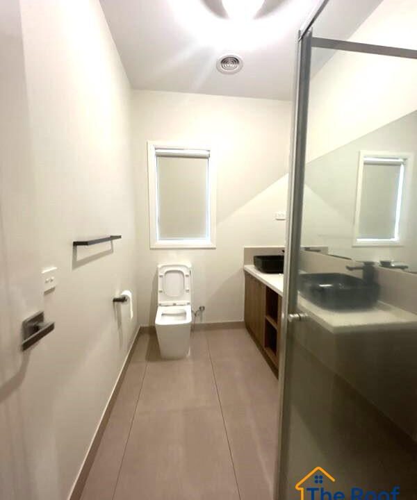 152221434__1750407599-152221434__1750407409-82060-MainBathroomOverall2of20