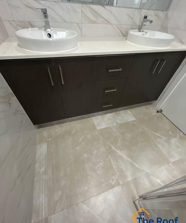 155637392__1752636328-155637392__1752636152-61401-EnsuiteWashbasintaps35of53