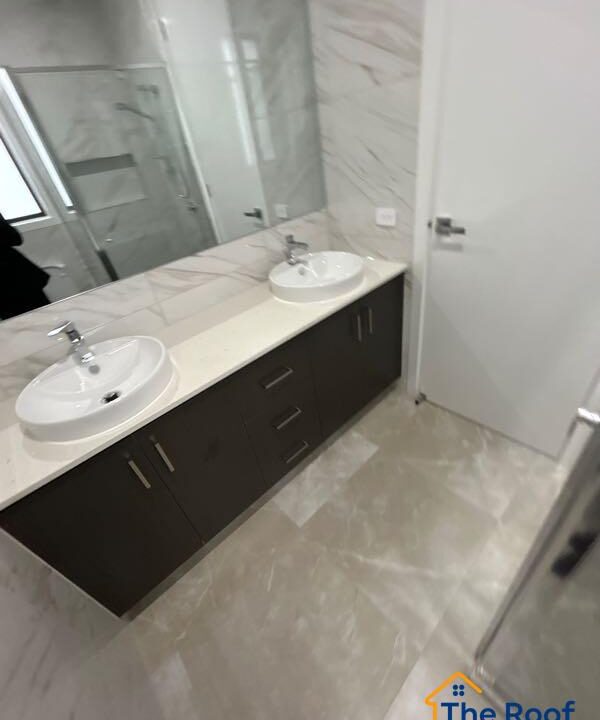 155637418__1752636329-155637418__1752636154-61493-EnsuiteWashbasintaps34of53