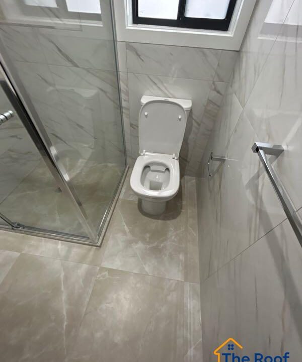 155637419__1752636329-155637419__1752636156-61489-EnsuiteTiling11of53