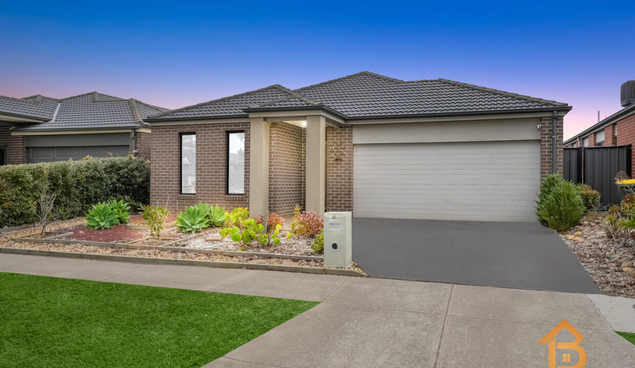 69734025__1692602966-19791-02-Grass