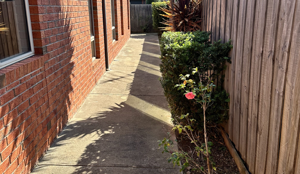 73451593__1696830890-16101-IMG-0570