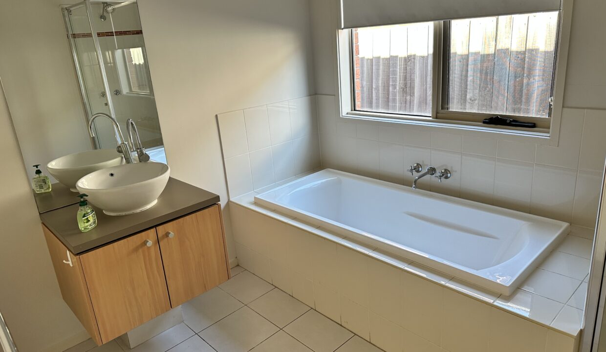 73451595__1696830892-24719-IMG-0563