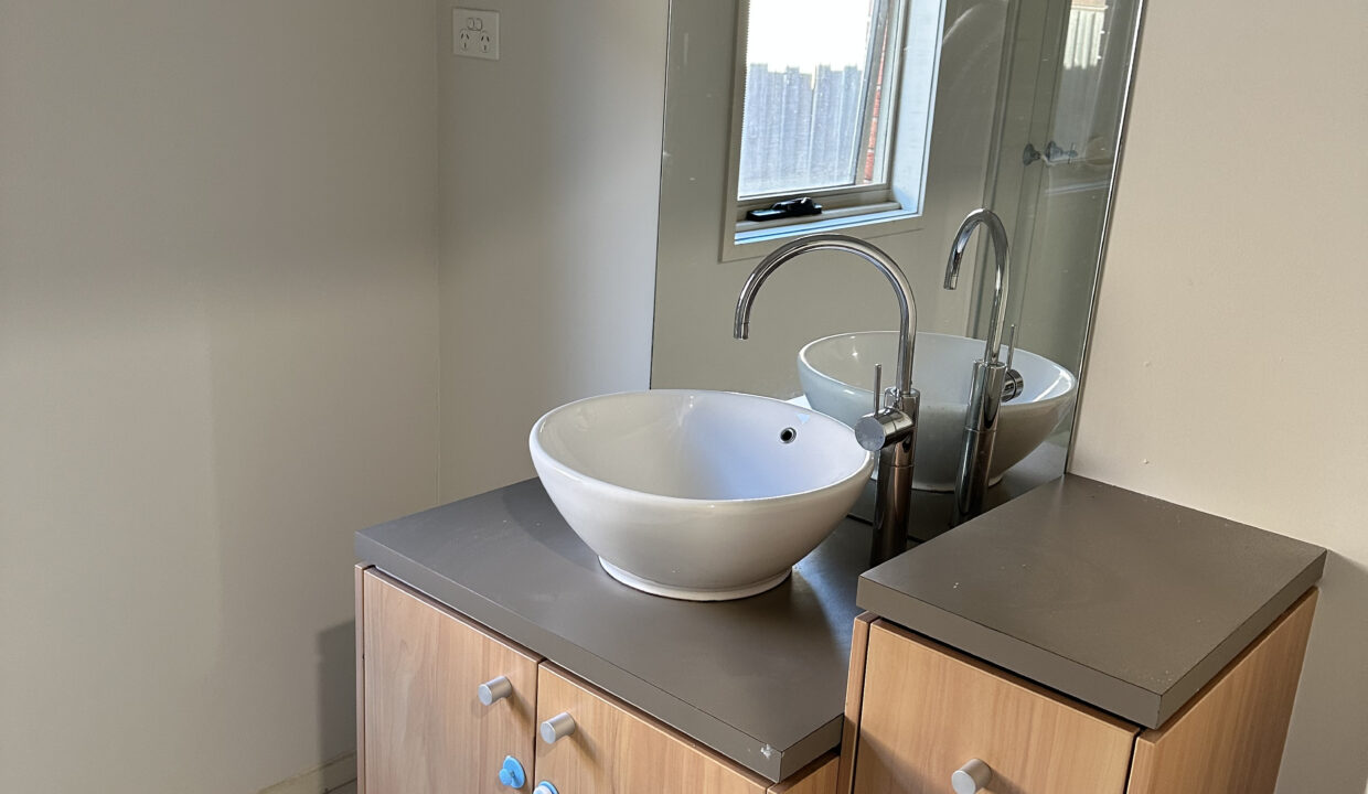 73451620__1696830912-25602-IMG-0553