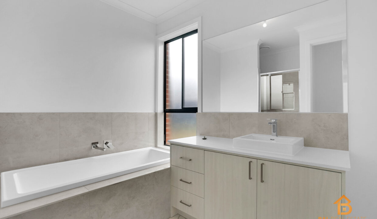 77734202__1701753141-31086-05