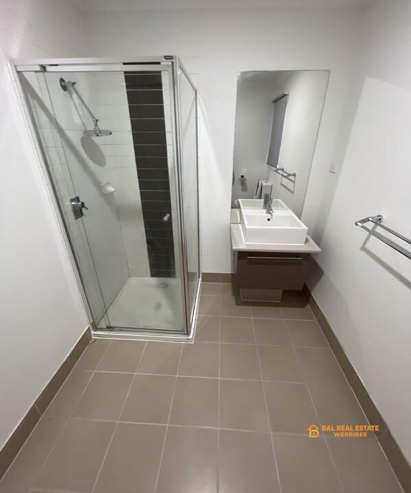 85297108__1710993717-85297108__1710985664-56093-Ensuite-Overall6