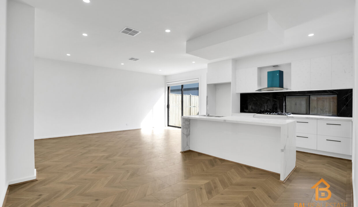 72753911__1696211266-11543-07