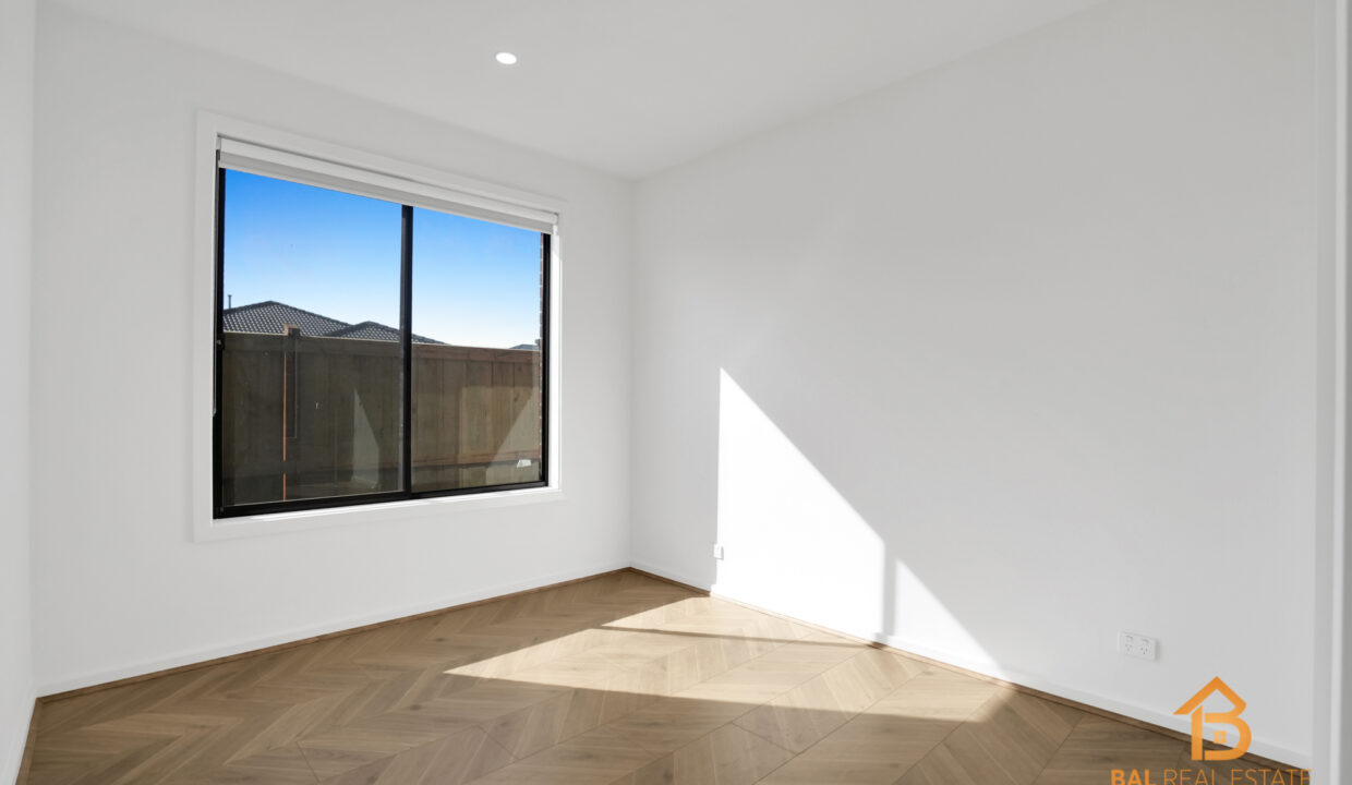 72753917__1696211270-19677-05