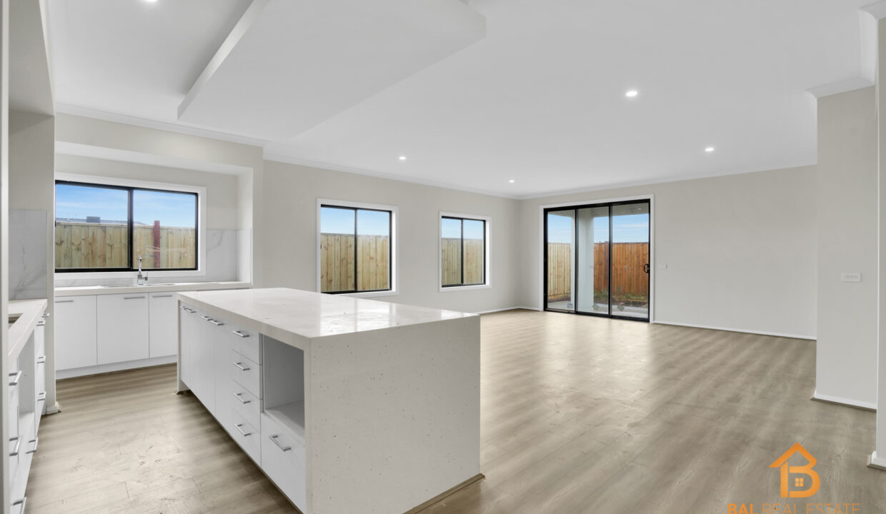 73111512__1696483198-19747-08