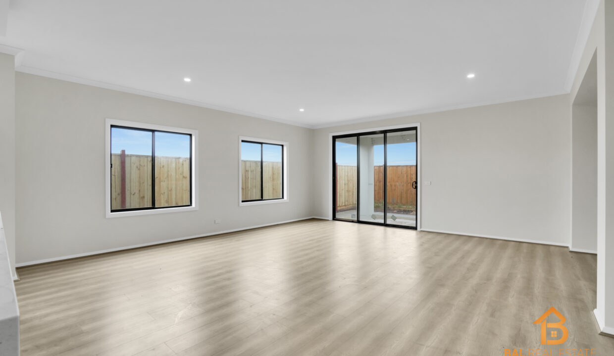 73111518__1696483204-19013-09