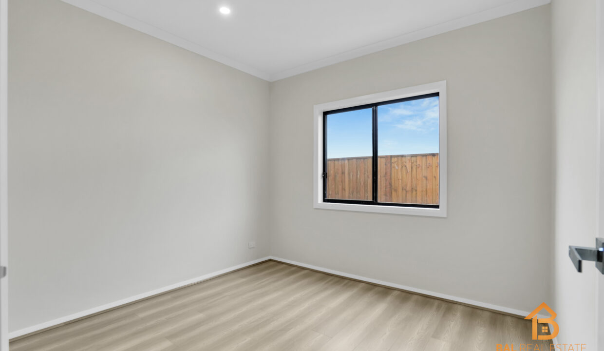 73111521__1696483208-25092-03