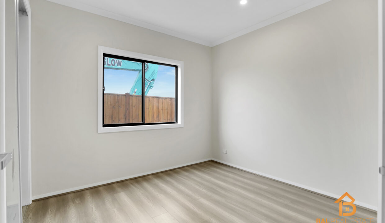 73111536__1696483219-30111-04