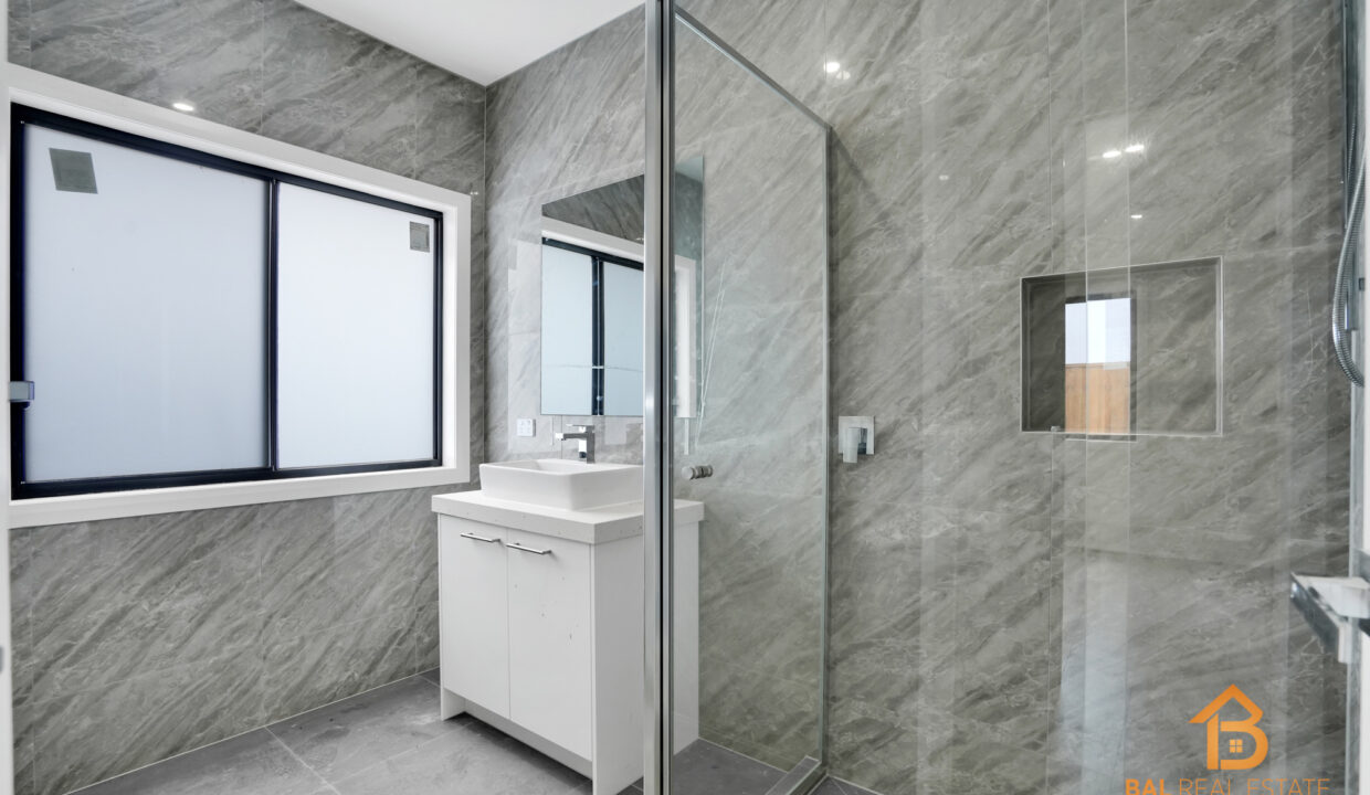 73111540__1696483222-19877-05