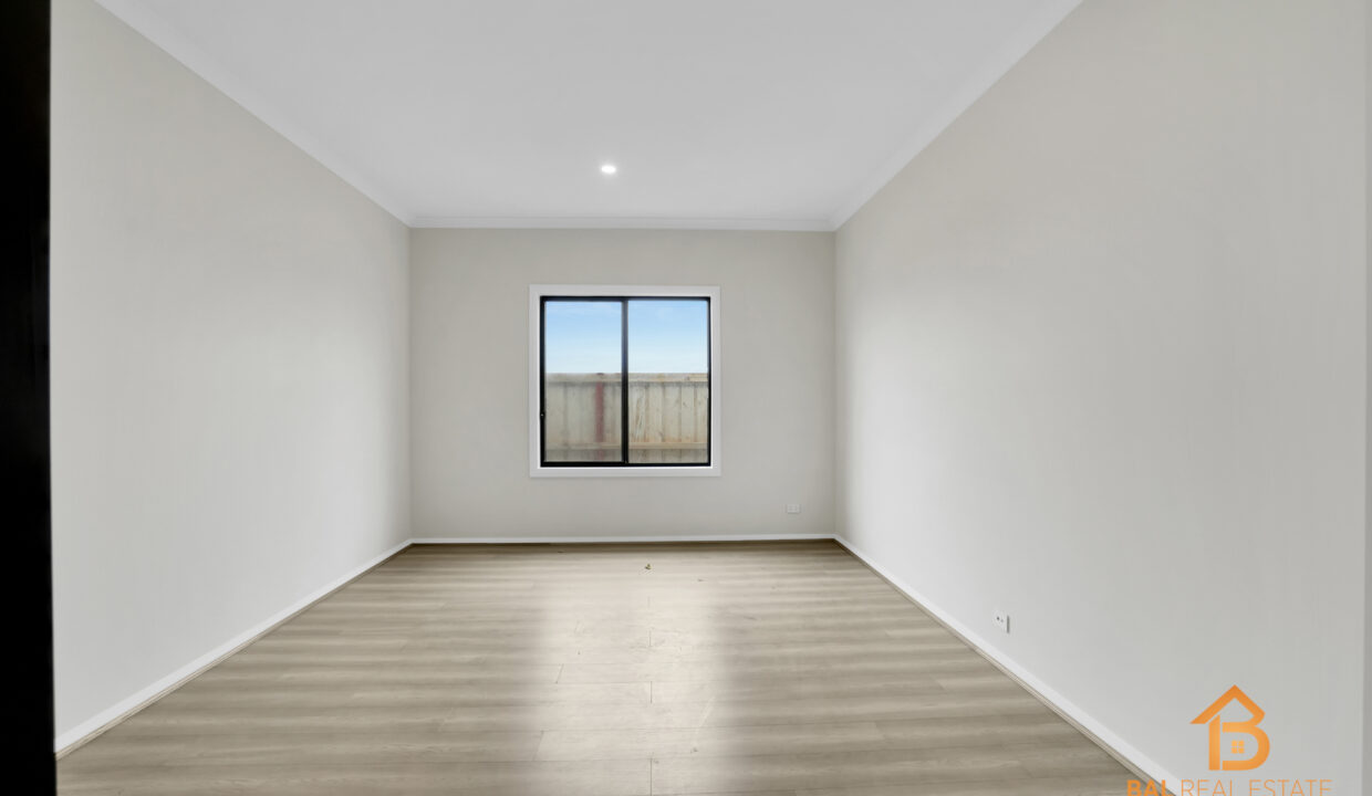 73111551__1696483231-19762-012