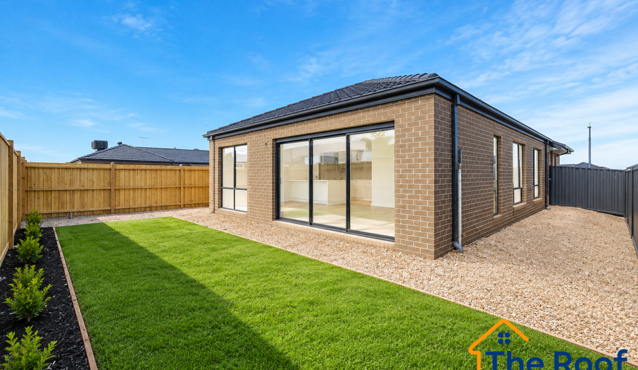 222309916__1791337642-222309916__1791337444-71004-ModernBrickHouseBackyard